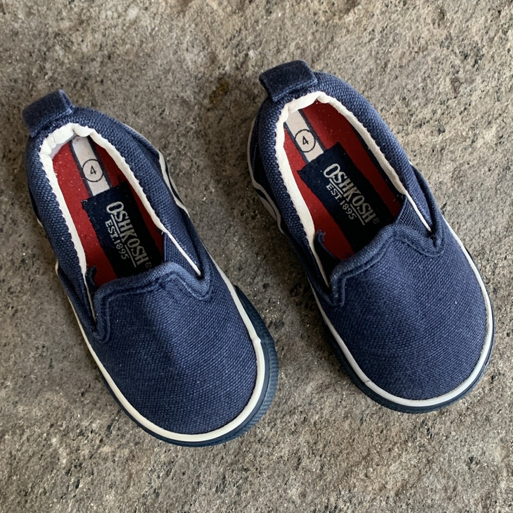 Osh Kosh Toddler Sneakers Shoes Size 4 Navy Blue and White Slip on “Colton”
